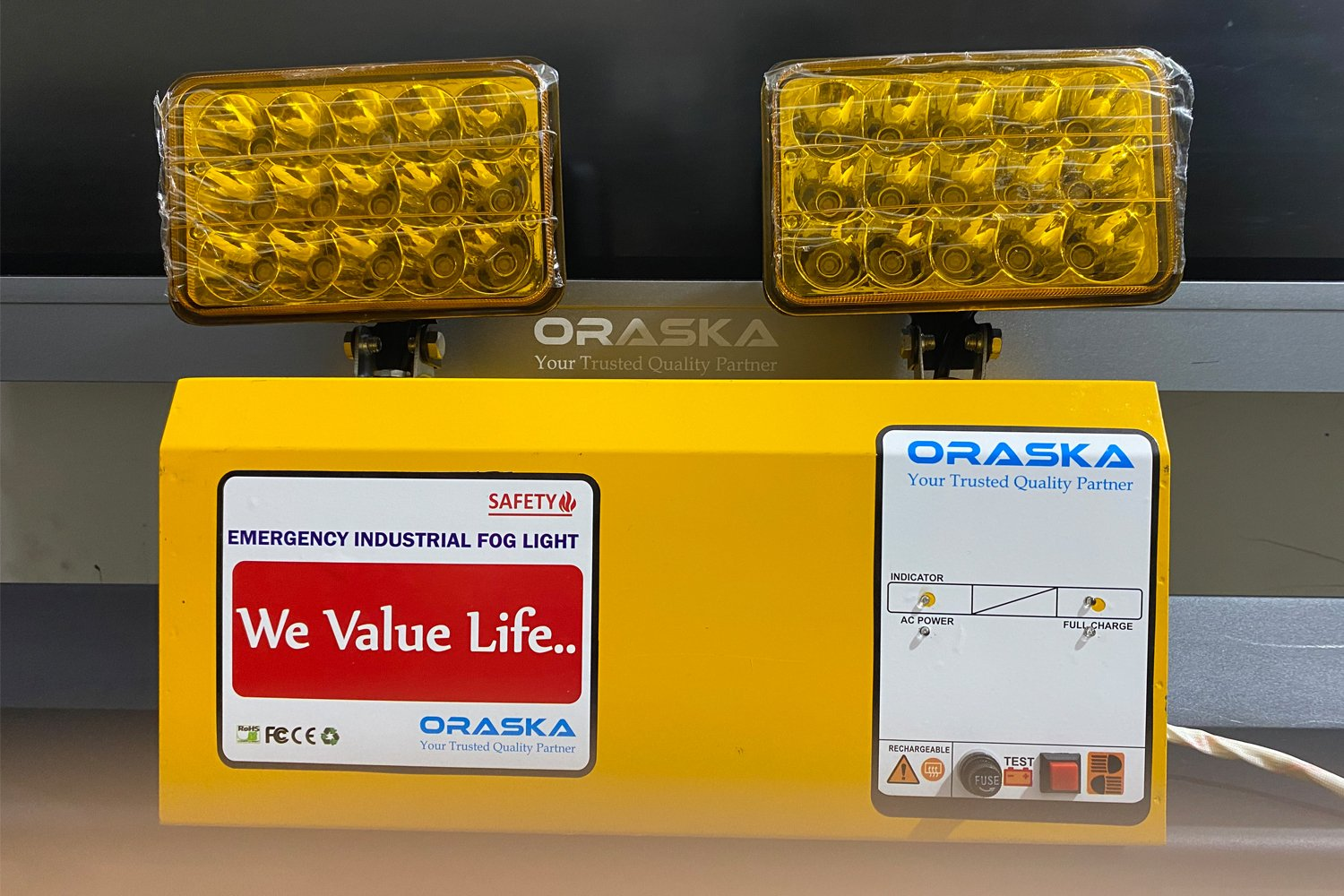 ORASKA NR12V90W Emergency Fog Light 90W Yellow Long Range Beam | 2 × 12V 9Ah Battery